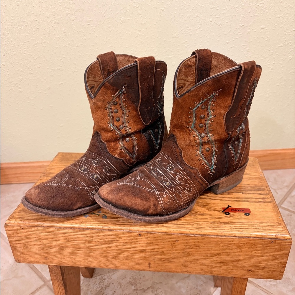 Women’s Corral Lamb Leather Distressed Western Boots